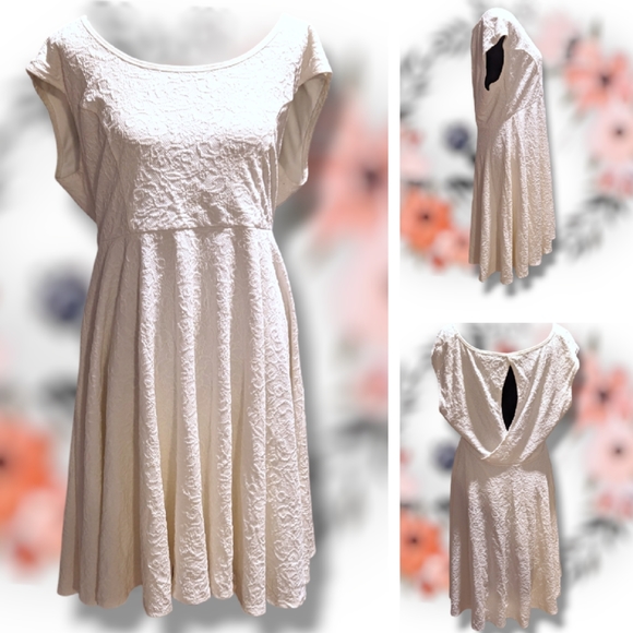 torrid Dresses & Skirts - Torrid Casual Short Sleeve White Dress size 2X